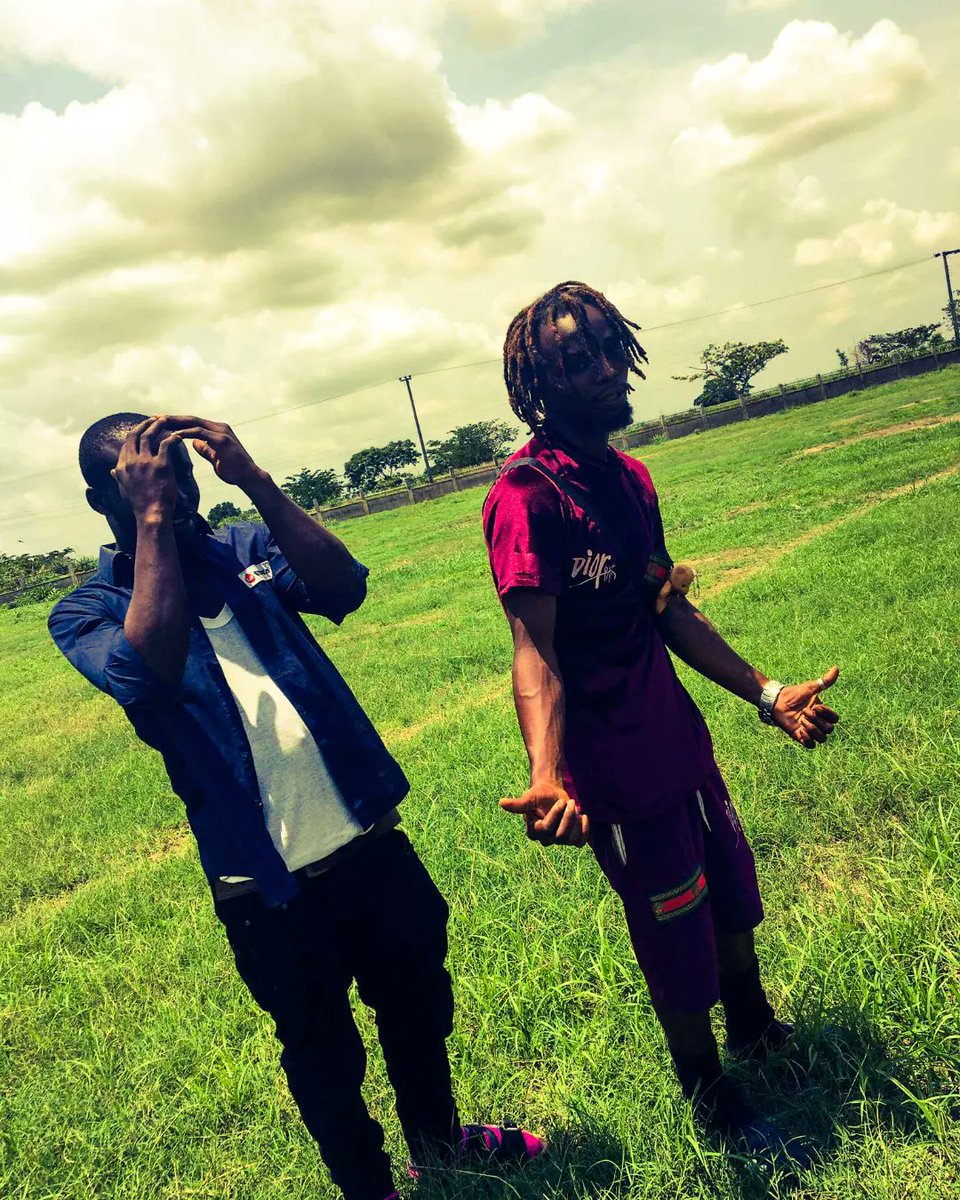 EEllycee's tweet photo. Life is Ever Green, Only when the cultivation is at a right point,at mostly at it's right time.. ThrowBack #EastLife🧭 *Djstiles*, *BazeKartel*, &amp; Ur_ELLYCEE ✌ #EBCreportz✅ https://t.co/JOg5YNZzfm