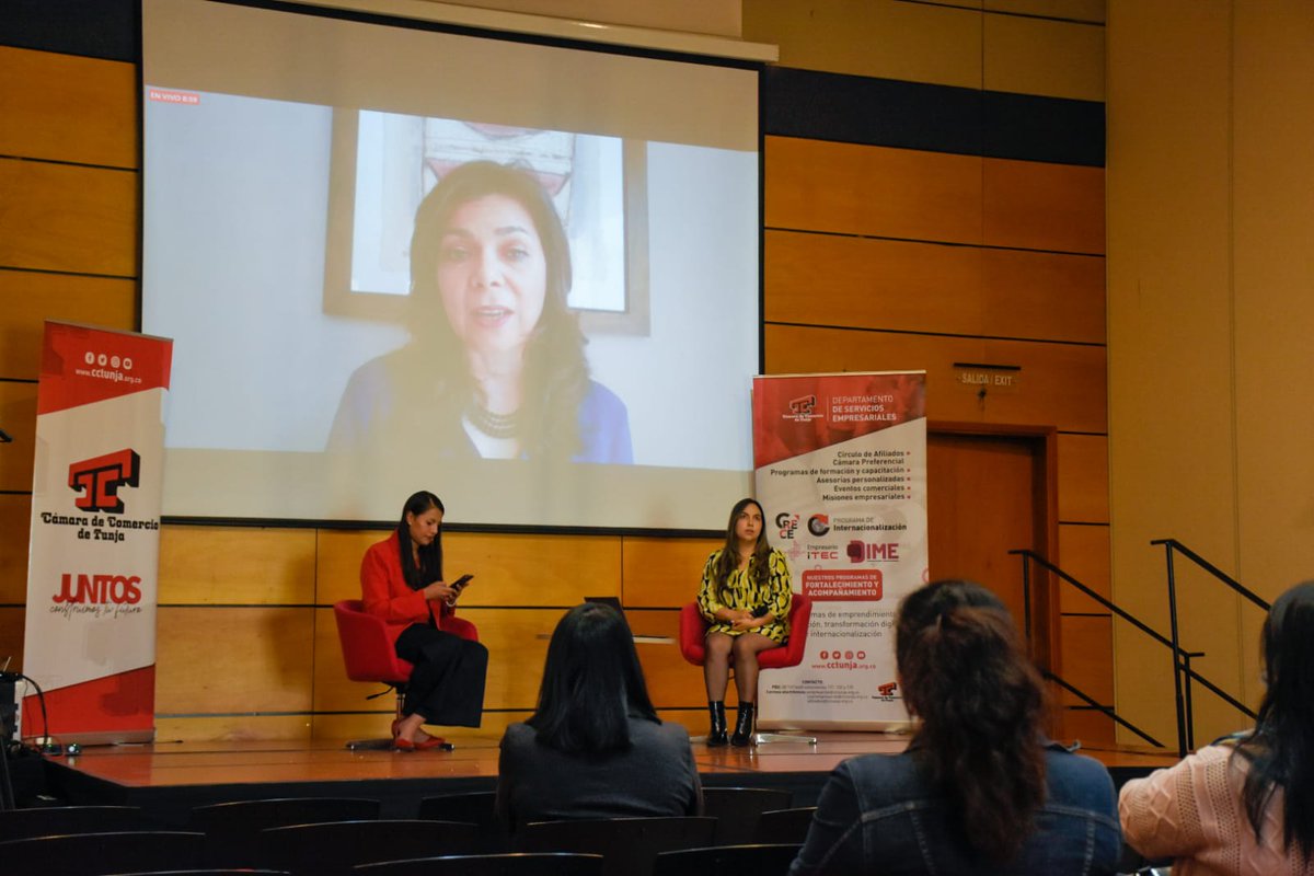 camaratunja's tweet photo. La jornada en #DigitalFest 2.0 💻 estuvo distribuida en la mañana, con el conversatorio de dos líderes en temas de inmersión digital, 🙋♀️ 🙋♀️ con Margarita Henao de #Daviplata y Manuela Parra de #Tucu.
(1/2) https://t.co/xhtg6wVlA6