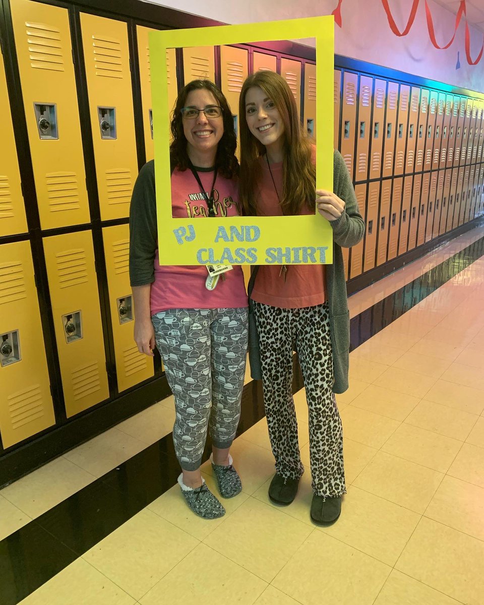 MrsWulfertFHS's tweet photo. Spirit Week is my favorite!! #hoco #theknightway 🖤💛 https://t.co/z9AC5sFiM4