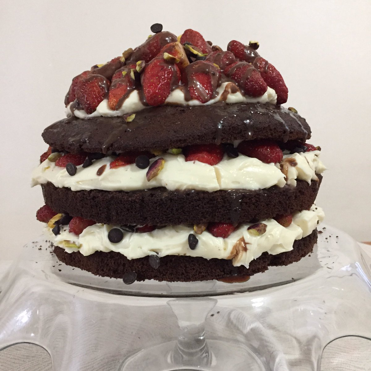 tatebruli's tweet photo. “OMAYGAT!” sevinç nidaları attıracak cinsten. #çileklipasta #strawberrycake #erdbeerkuchen https://t.co/QFGgSy4IJd