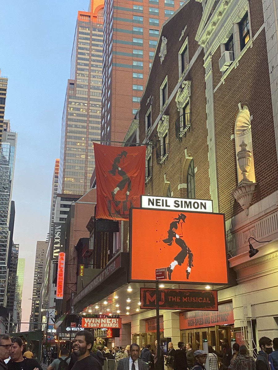Zankieinspired's tweet photo. Our last night in ❤️NYC going to see
#MJTheMusical🕺🏻🎶 https://t.co/HNgL0gln6x