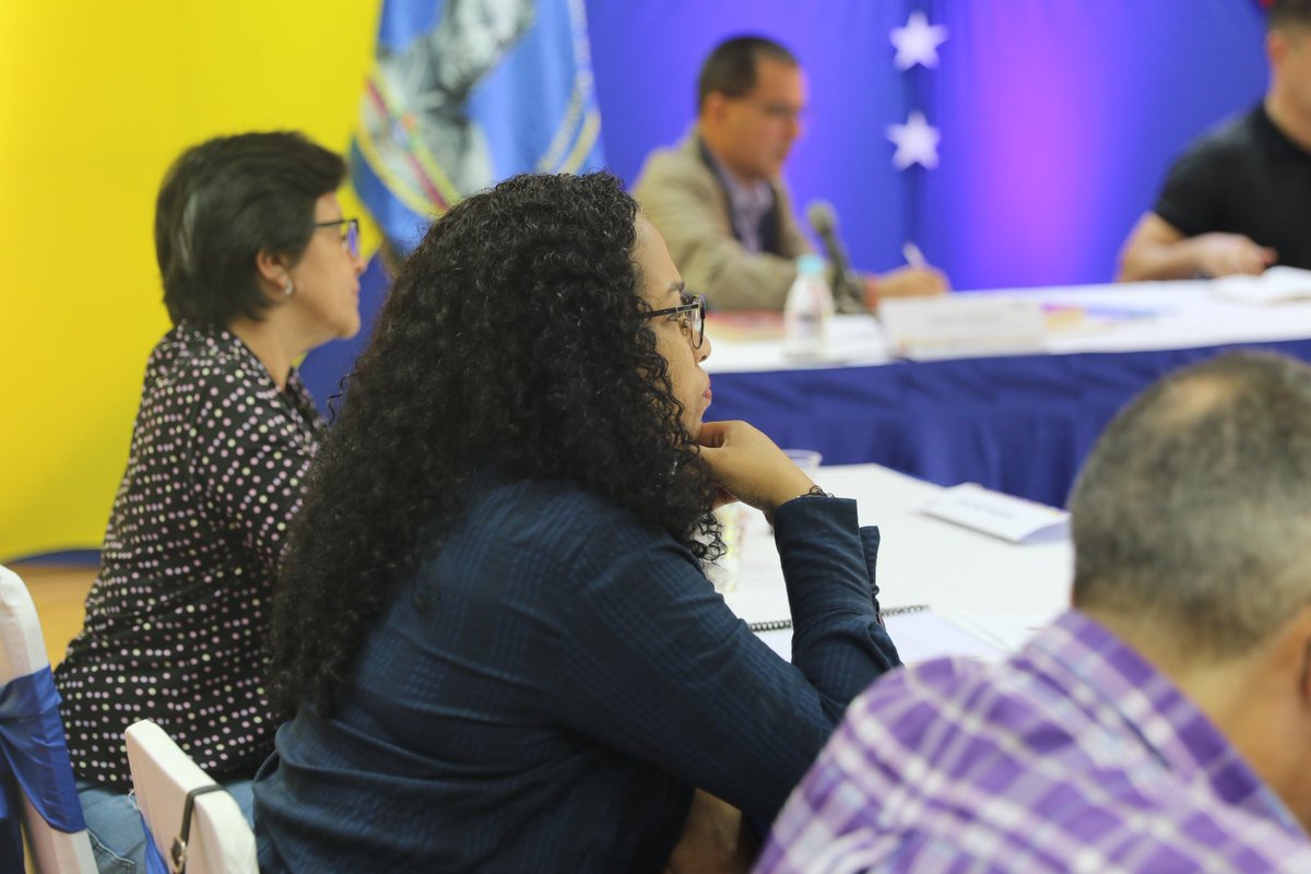 d_guzmanl's tweet photo. Desde el Salón Patria Grande la UBV y en compañia de nuestros ministros, ministras, misiones sociales, grandes misiones y misioneras, sostuvimos reunión de la Vicepresidencia Social, desarrollando, debatiendo temas importantes y generando soluciones que beneficien nuestra Patria https://t.co/alvbNrpUDg