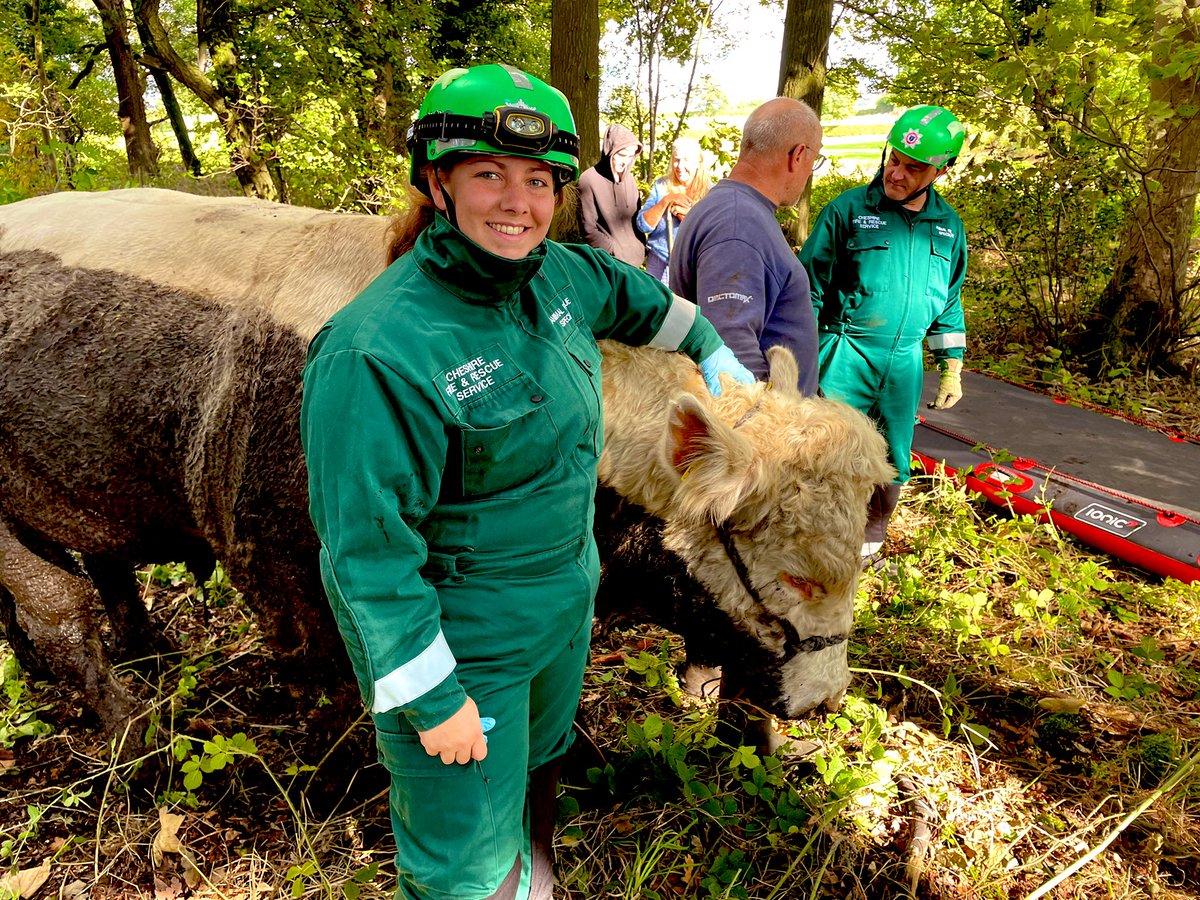 Laura_Wheelton's tweet image. Busy few weeks with work! Some interesting incidents as well as wilmslow fire station’s open day 😁 great introduction to my new role as temporary crew manager and great to start embedding in the community 🚒  #femalefirefighter #crewmanager #newstation