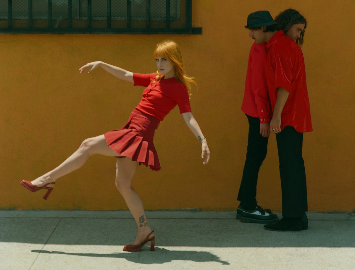 paramorelat's tweet photo. New photo of Paramore by Zachary Gray. https://t.co/eUDhKIwjiM