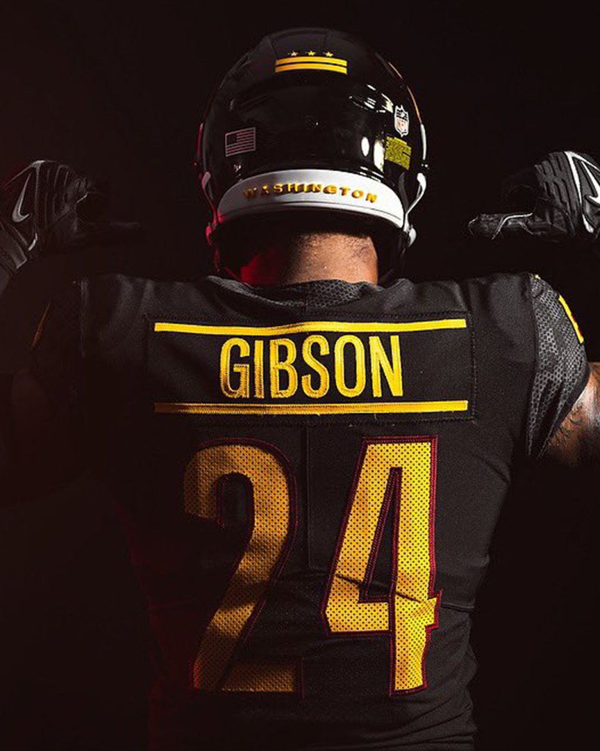 NFL's tweet photo. Washington’s debuting their all black uniforms on Sunday 🔥 (via @Commanders) https://t.co/pvxDZ0vdvN