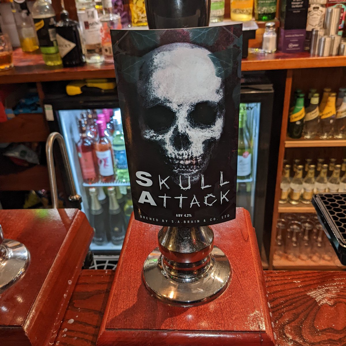 TheGardenHouse5's tweet image. #skullattack #brainsbeers @brainsbrewery #norwich #Hallyuween2022 #Students #nr2 #freshers2022 #cakaleweek @caskaleweek @RealAleFinder @NorwichCAMRA @RogerProtzBeer @CityOfAle it's such a great beer now with its #Hallyuween2022 #pumpclip #tgif