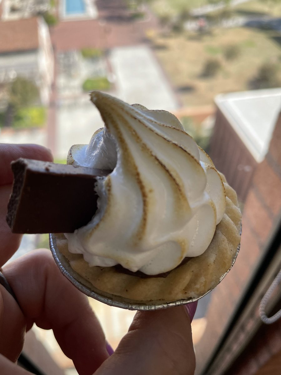 Zoe B. Corwin (@zcorwin) on Twitter photo How sweet is this (literally)?! <a href="/USCRossier/">USC Rossier</a> & <a href="/PedroANoguera/">Pedro Noguera</a> finding creative ways to bring community together by hosting afternoon gatherings outside of WPH.⨠How sweet is this (literally)?! <a href="/USCRossier/">USC Rossier</a> & <a href="/PedroANoguera/">Pedro Noguera</a> finding creative ways to bring community together by hosting afternoon gatherings outside of WPH.āØ