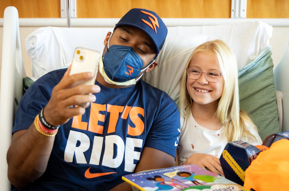 ChildrensColo's tweet photo. Selfies, high-fives and stories. All the makings of a great @DangeRussWilson visit. #BroncosCountry https://t.co/m3ILklOb1r