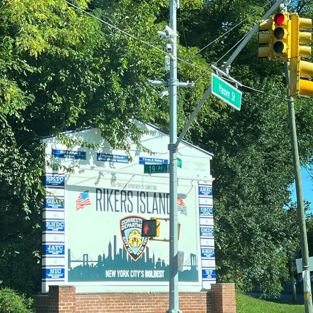 <a href="/wbtbnyc/">We Build The Block</a> &amp; <a href="/JamieHector/">Jamie Hector</a> went to #rikers to deliver books &amp; build with the young men incarcerated there. We witnessed an older female civilian race for water after being indiscriminately sprayed with mace by guards. #closerikers for this reason &amp; every other human rights violation