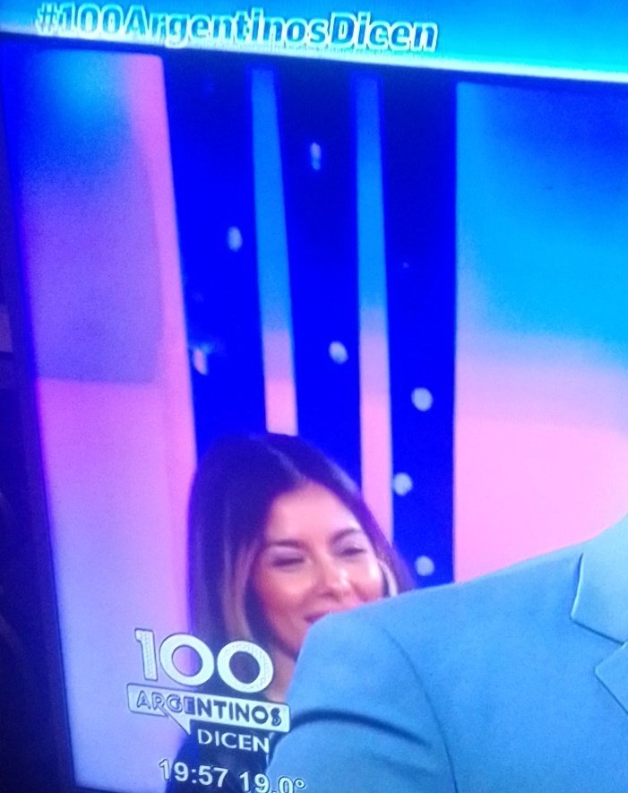 FaChaniar's tweet photo. Gente, es Carina Olga?? 😱😱 😄😄 #PeroSiSosIgual #DosGotas #100ArgentinosDicen https://t.co/QTA0ktJNF2