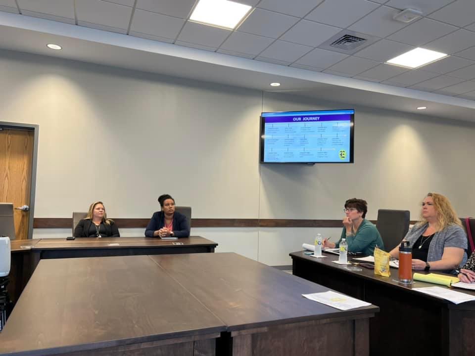 DrH_Counselor's tweet photo. Resource sharing and collaboration benefits us all. Great presentation at Ephrata. @WmsValleySD @GoMounts #MakerBus https://t.co/XuIjkrAkdw