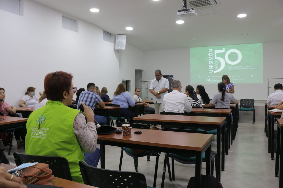 PODERPAZ_COL's tweet photo. Participamos de la visita del @Mineducacion - PARES, para compartir nuestra experiencia vivida con l@s estudiantes de trabajo social que participan activamente en nuestros proyectos como practicantes y voluntarios.
Agradecemos a la @unisimoncucut por la invitación. #Poderpaz https://t.co/oaqDHXyHRO