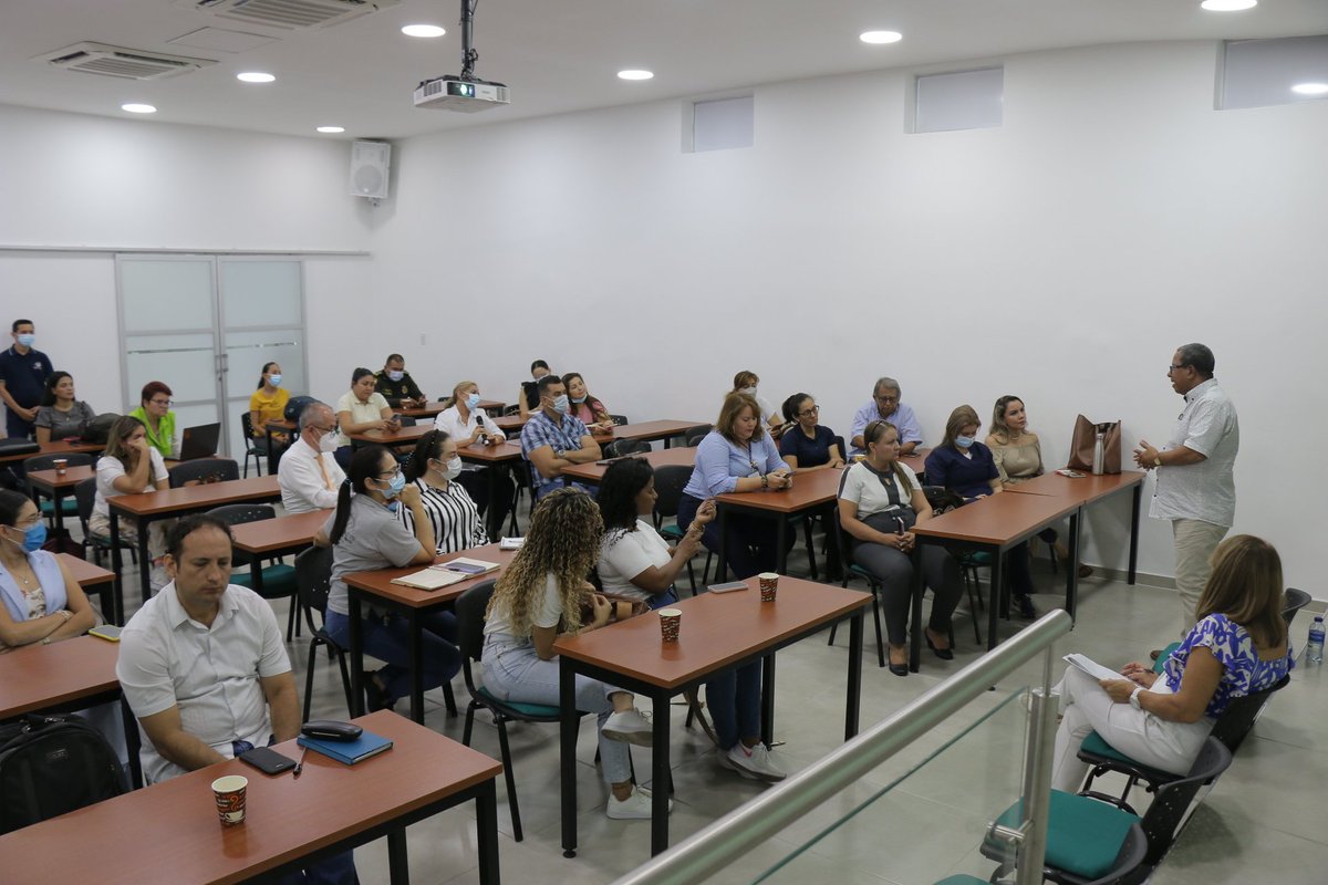 PODERPAZ_COL's tweet photo. Participamos de la visita del @Mineducacion - PARES, para compartir nuestra experiencia vivida con l@s estudiantes de trabajo social que participan activamente en nuestros proyectos como practicantes y voluntarios.
Agradecemos a la @unisimoncucut por la invitación. #Poderpaz https://t.co/oaqDHXyHRO