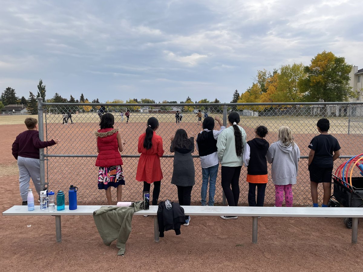 Students reflect on how their mind, body, spirit and heart feel before and after they participate in physical activity. 🧡🧡⭐️⭐️#physicalLiteracy #OrangeShirtDay @prairieskycbe