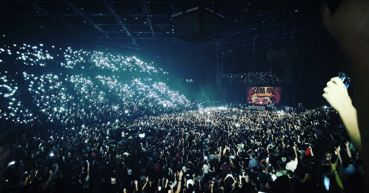Everwolf_gaming's tweet photo. Eh ba ultra cool ce #concert de #simpleplan et #Sum41.. A refaire un jour hahha https://t.co/dVRcDzO7mi