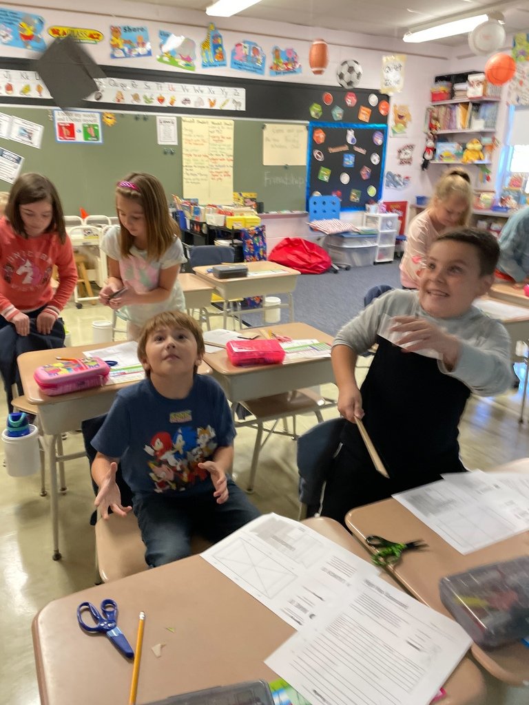 HowlandLocal's tweet photo. Mrs. Dotson's 2nd grade class enjoying a Mystery Science lesson about balanced and unbalanced forces called Hopper Poppers. https://t.co/e9A1pygDTd