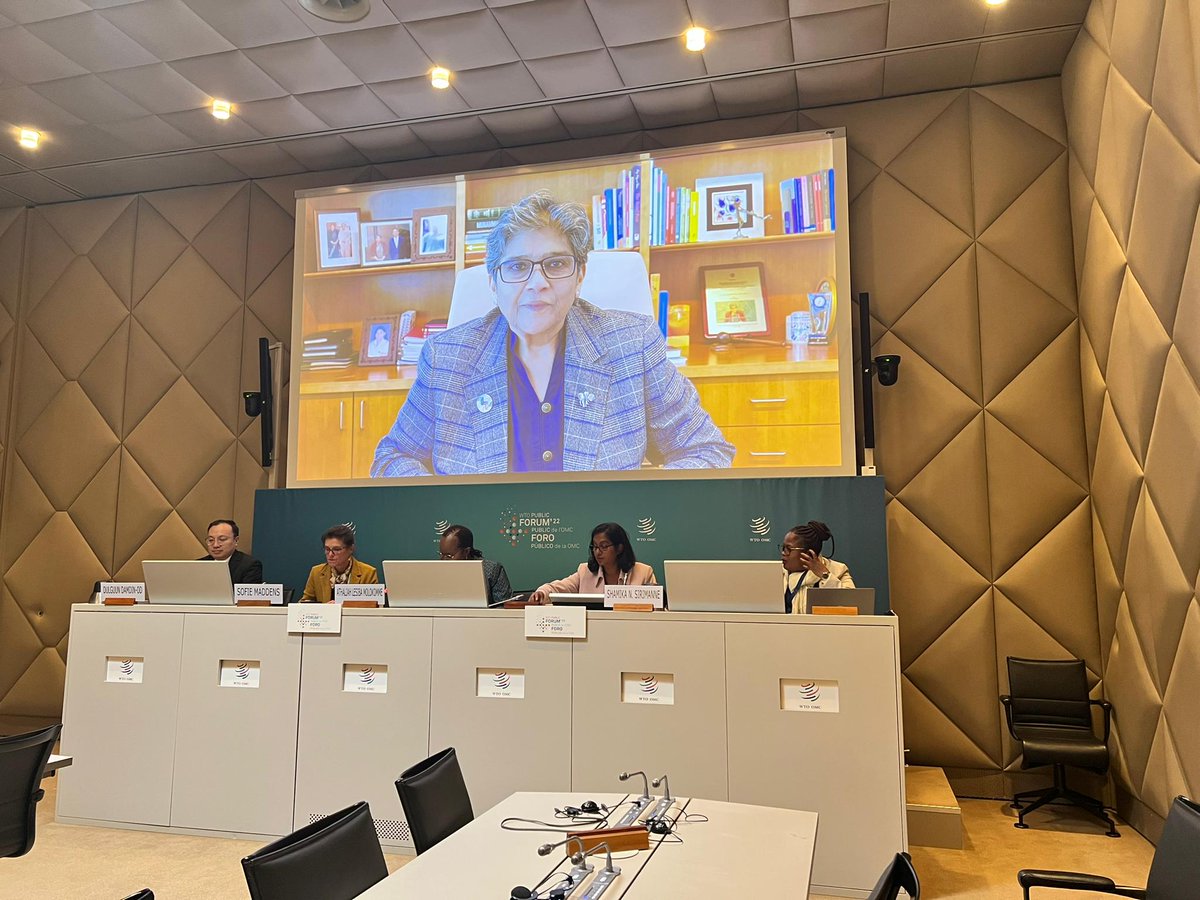 Access to digital technologies is vital to reducing high trade costs in #LLDCs.

But, around 65% of their populations are still offline.

We partnered with <a href="/BWGovernment/">Botswana Government</a> and <a href="/ITTLLDC/">Think Tank 4 LLDCs</a> at the <a href="/wto/">WTO</a> Public Forum to work on new solutions to bridge the connectivity gap.