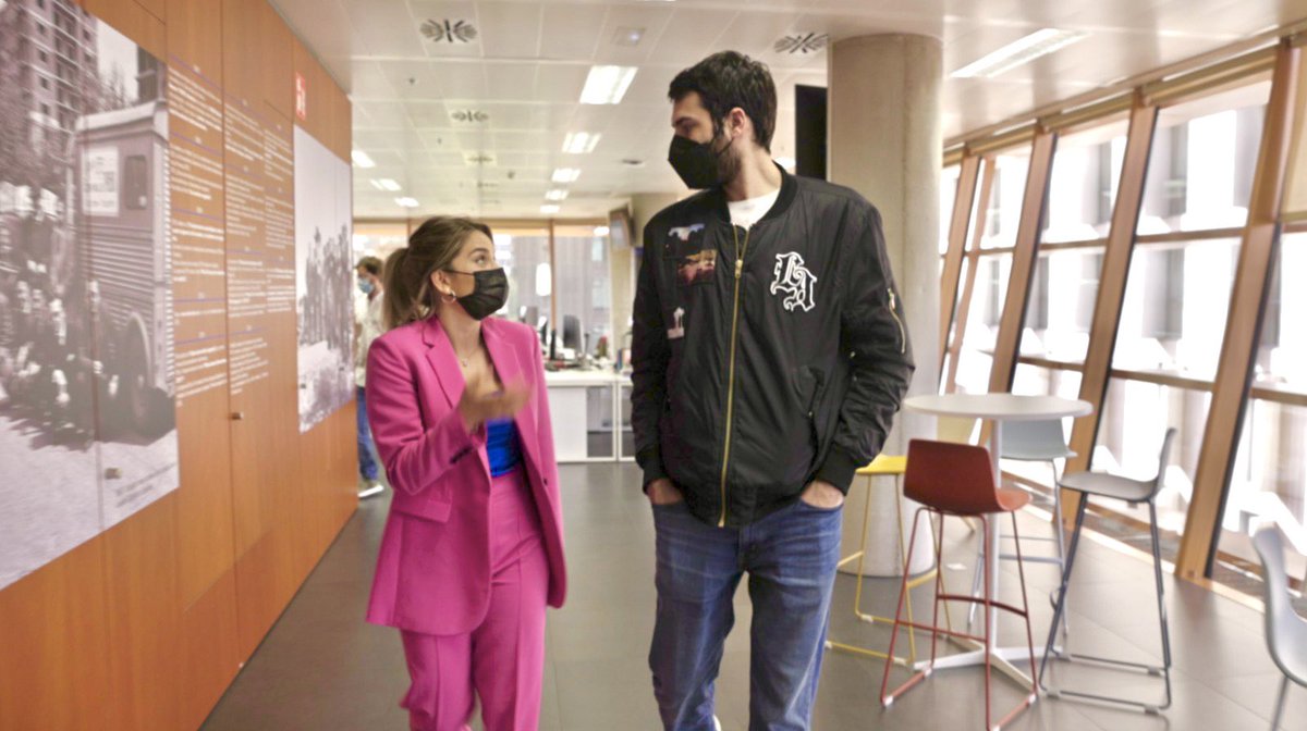 _EstefaniaMM's tweet photo. Esta noche. A las 00:00 disponible en Amazon Music un nuevo episodio de #TabúMental. 
Entre tú y yo, uno de mis favoritos.
@alexabrines es una joya ♥️ https://t.co/ssi2eTJOw0