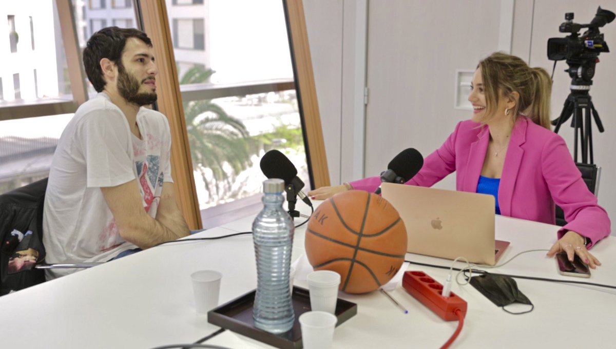 _EstefaniaMM's tweet photo. Esta noche. A las 00:00 disponible en Amazon Music un nuevo episodio de #TabúMental. 
Entre tú y yo, uno de mis favoritos.
@alexabrines es una joya ♥️ https://t.co/ssi2eTJOw0