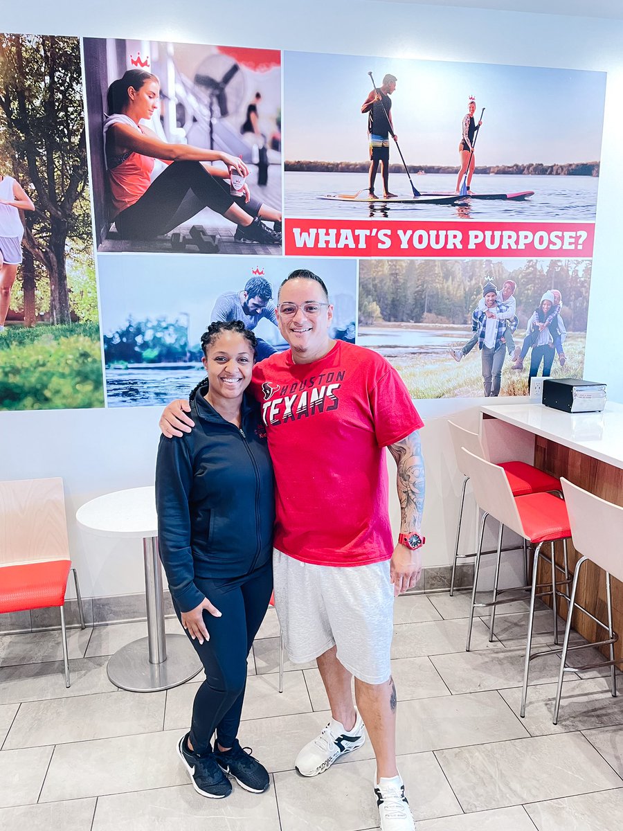Crosby community, our very own <a href="/chefabesanchez/">contat@chefabesanchez.com</a> stopped by Smoothie King Crosby to pick up a smoothie!  He will premier on <a href="/hellskitchenfox/">Hell's Kitchen</a> tonight at 8/7 c on Fox! Please be sure to check it out! #ruletheday 🥤 Chef Abe! #crosbytx #huffmantx #daytontx #highlandstx