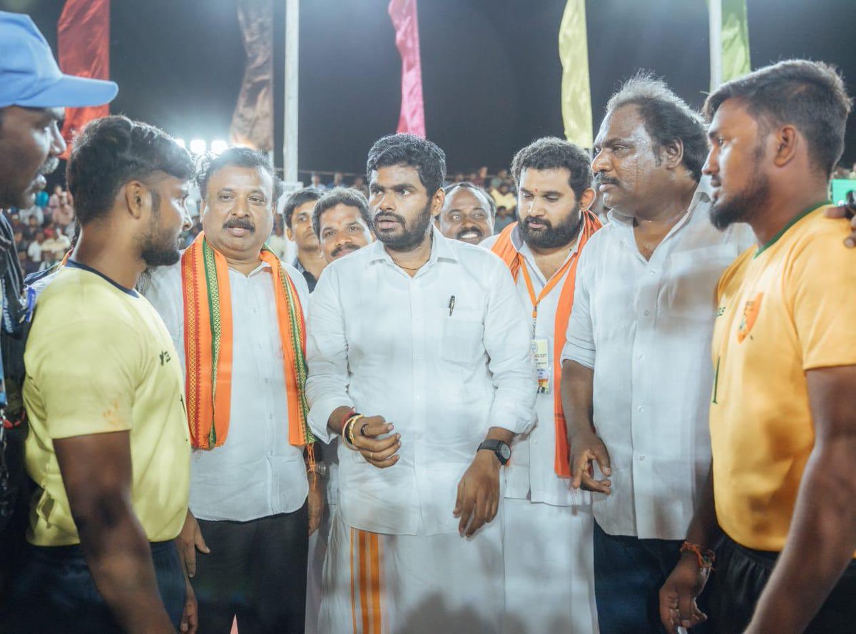 annamalai_k's tweet photo. A fitting final today in Madurai where Salem East won the inaugural trophy &amp; a cash prize of INR 15 Lakhs among the 5025 teams &amp; 60,000+ players that participated in the #ModiKabaddiLeague

Great work by Youth Dev &amp; Sports Cell President Shri @amarprasadreddy avl &amp; his team

1/2 https://t.co/YgNy9g7JZJ