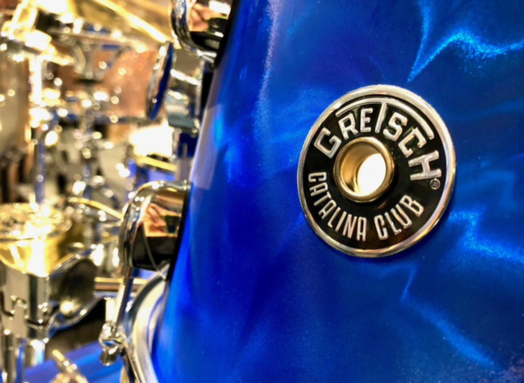 gretsch's tweet photo. Can't stop staring at this blue!
#gretsch #gretschdrums #beautifulblue https://t.co/Uy12gHS7eL