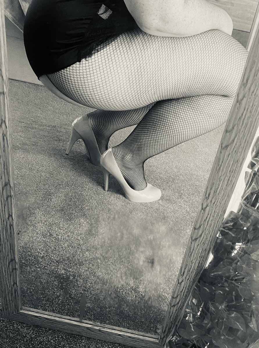 AlexxisRose3's tweet photo. These heels are made for walking..👠👠 where’s my daddy that wants to go walking with me?? Come find me on OF and I’ll show you where our walks can lead too✨✨          #redhead #onlyfansgirl #onlyfansbabe #milf #curvyandnatural #freesubscripton         https://t.co/ajCCBlCPZD https://t.co/E9OKCuBd2R