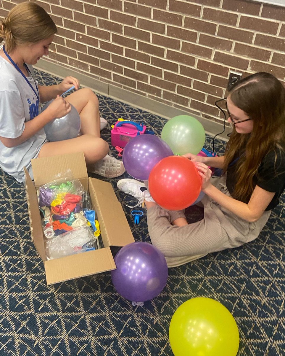 LexingtonSIA's tweet image. BTS of Linking Lexington week! Get ready for all the good stuff to come next week! @CancerManyColor @MultiplyingGood @LHSWildcatsLex1