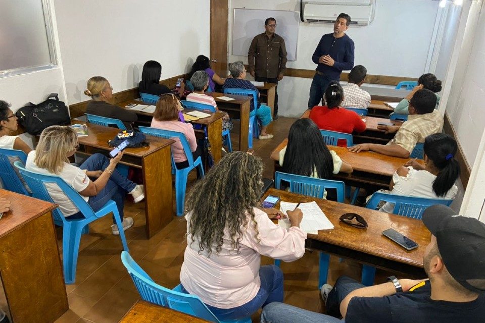 DiarioTalCual's tweet photo. Ocariz propone que consejos educativos se encarguen de mantener escuelas públicas #TalCual #ClaroyRaspao #LaMedida https://t.co/YJsMERvtmT https://t.co/jXb28qHfdb