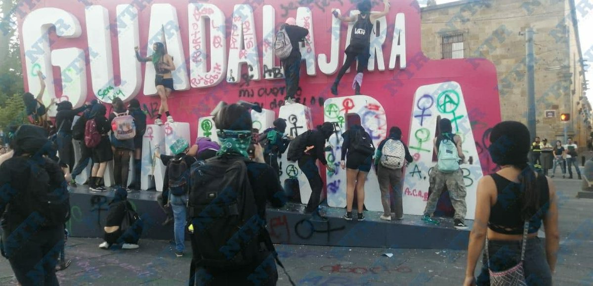 reporterosmx's tweet photo. Así quedaron las letras de Guadalajara. https://t.co/WRJXhm43Vq a través de @Las Noticias de Tepic Nayarit México y el Mundo https://t.co/ebv4e1qxqf