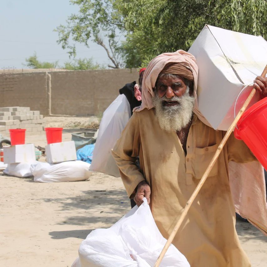 CDFsindh's tweet photo. HelpAge support to vulnerable Older people of district Jhal Magsi Baluchistan, CDF in partnership with HelpAge distributed NFI kits at district Jhal Magsi Baluchistan
@HelpAge
#FloodsinPakistan
#HelpAgeCDFresponse
#CDFfloodresponse https://t.co/nztHyAGDKE