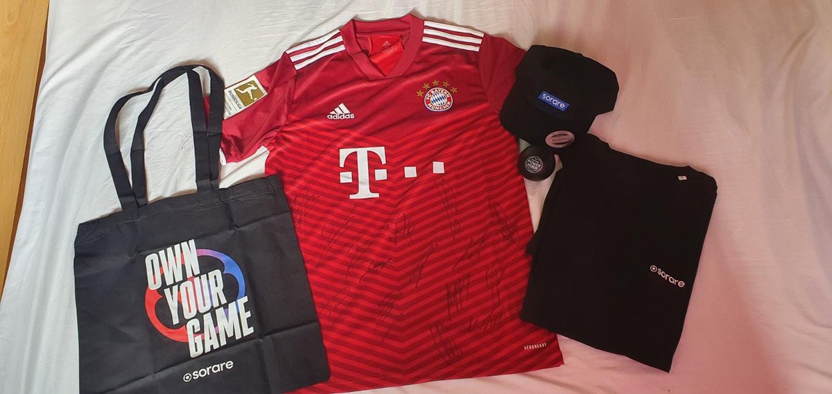 BeAlb86's tweet image. Here we go, gw300 1st place. Rewards on hands.
Wanna thanks, really big big thanks to all 
@Sorare teams and @FCBayern
Really cool event, packaging, really cool products. 
Keep on and hope more like this will come !! 
Thanks
#Sorare #FCBayern #BayernMunich #signed #Jersey