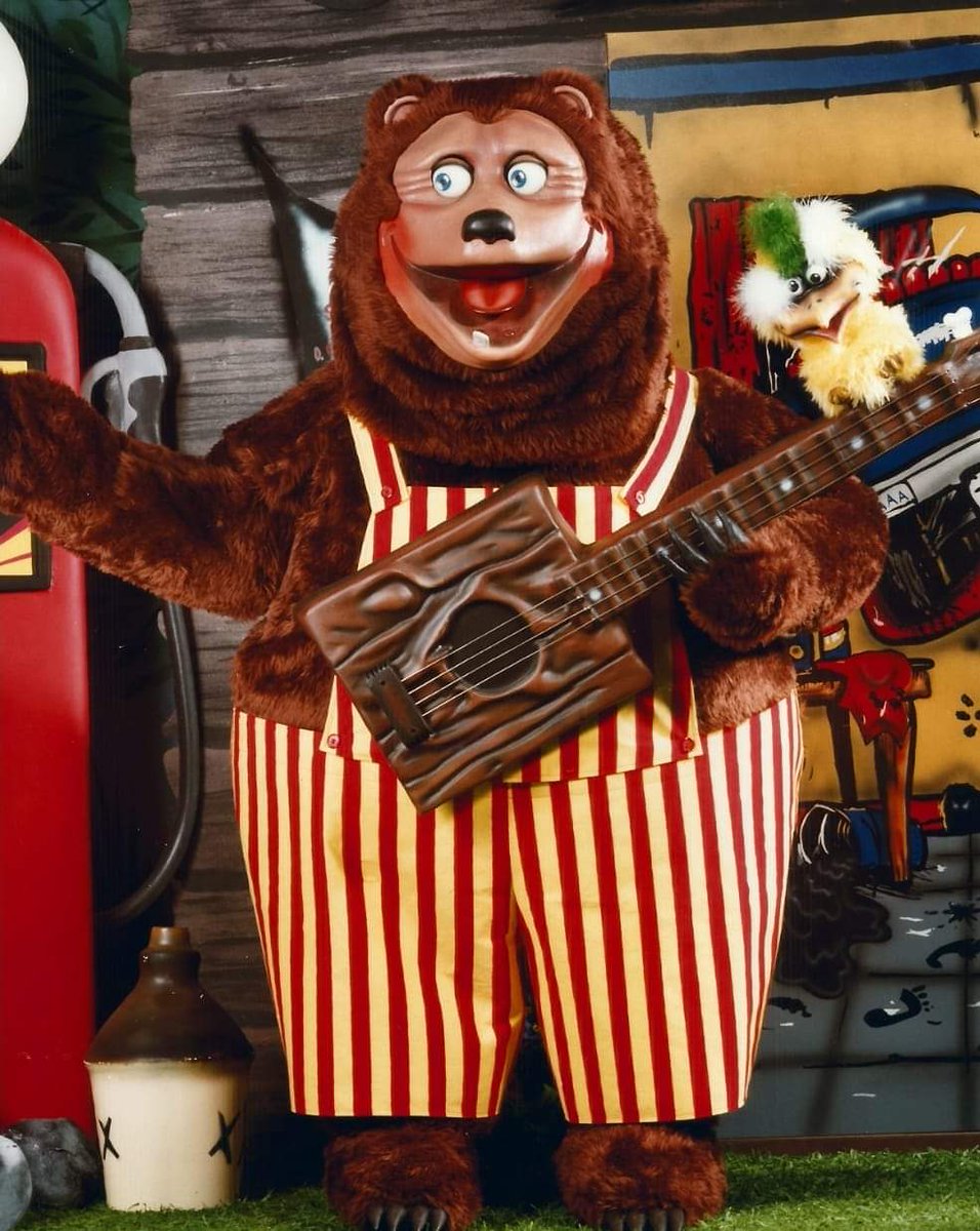 NolanHarig's tweet photo. Chuck E. Cheese is Westworld for kids. https://t.co/wlppnkEDFd