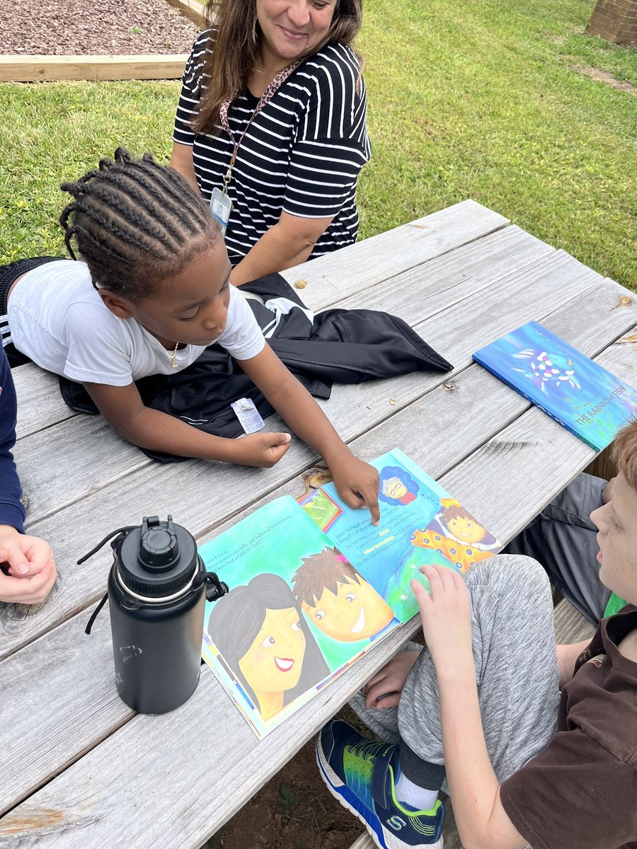 Reading with <a href="/mrs_white4th/">Ashley White</a> graders! 💗😍