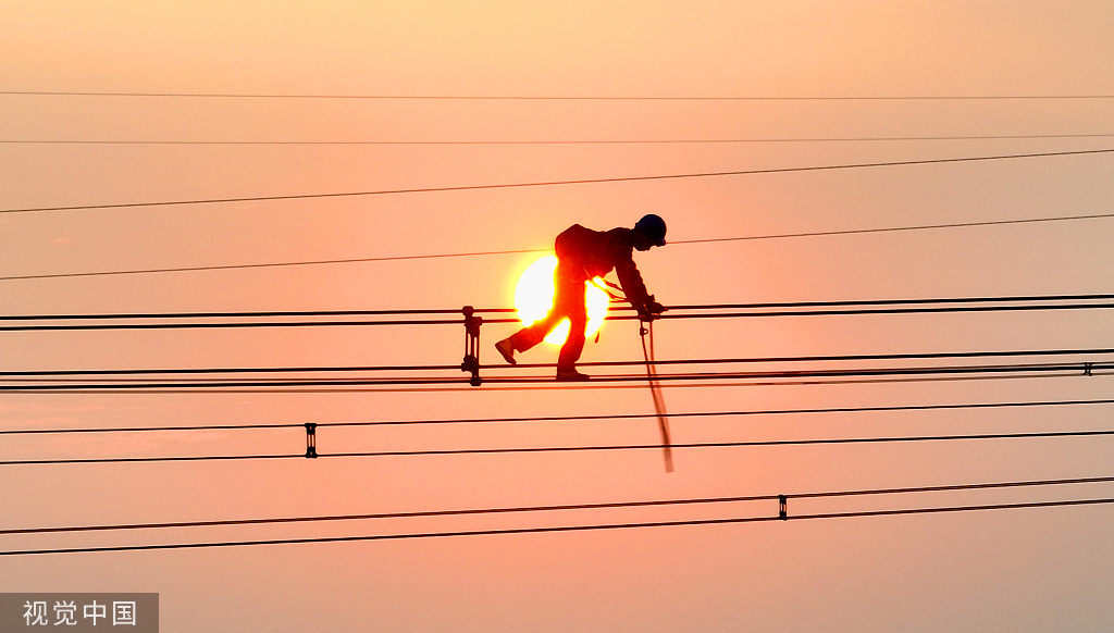 china-daily-on-twitter-everydayhero-workers-check-the-operation-of