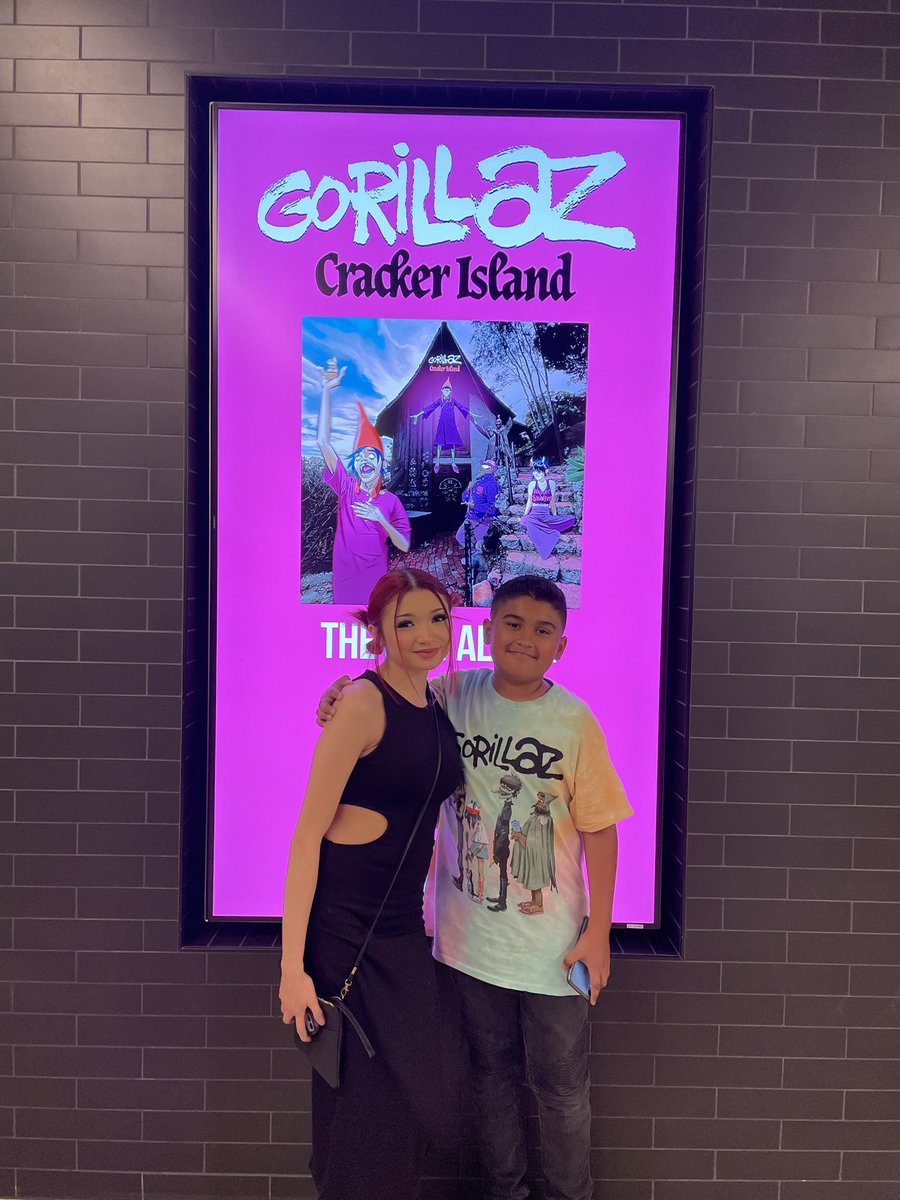 munecaxc's tweet photo. loved seeing Gorillaz and my bby love i missed him sm https://t.co/obfnQDTVH0