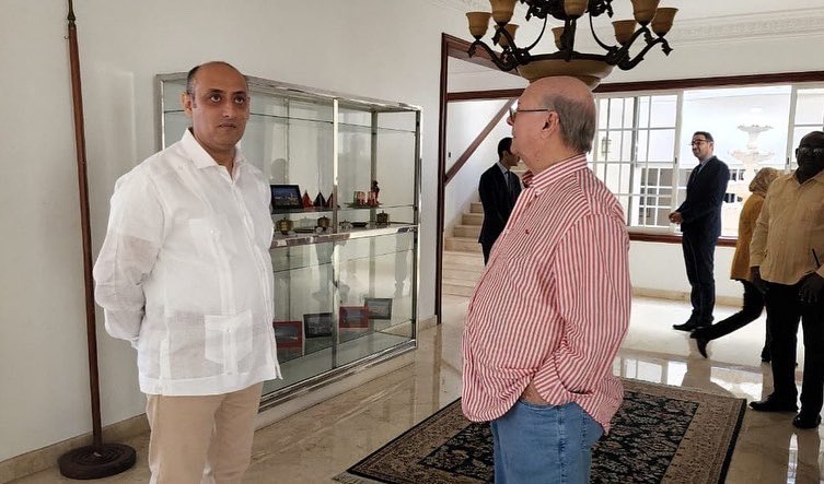 llegopapa's tweet photo. Agradable visita en el día de hoy, a mi amigo el embajador del Reino de Marruecos, Excmo Sr. Hichame Dahane. Gracias por sus buenas atenciones. https://t.co/U6RglE12rf