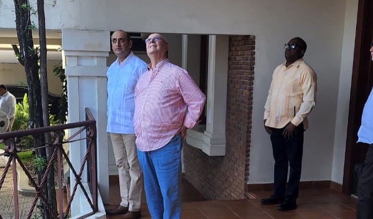 llegopapa's tweet photo. Agradable visita en el día de hoy, a mi amigo el embajador del Reino de Marruecos, Excmo Sr. Hichame Dahane. Gracias por sus buenas atenciones. https://t.co/U6RglE12rf