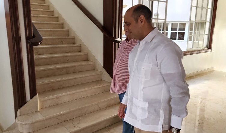 llegopapa's tweet photo. Agradable visita en el día de hoy, a mi amigo el embajador del Reino de Marruecos, Excmo Sr. Hichame Dahane. Gracias por sus buenas atenciones. https://t.co/U6RglE12rf