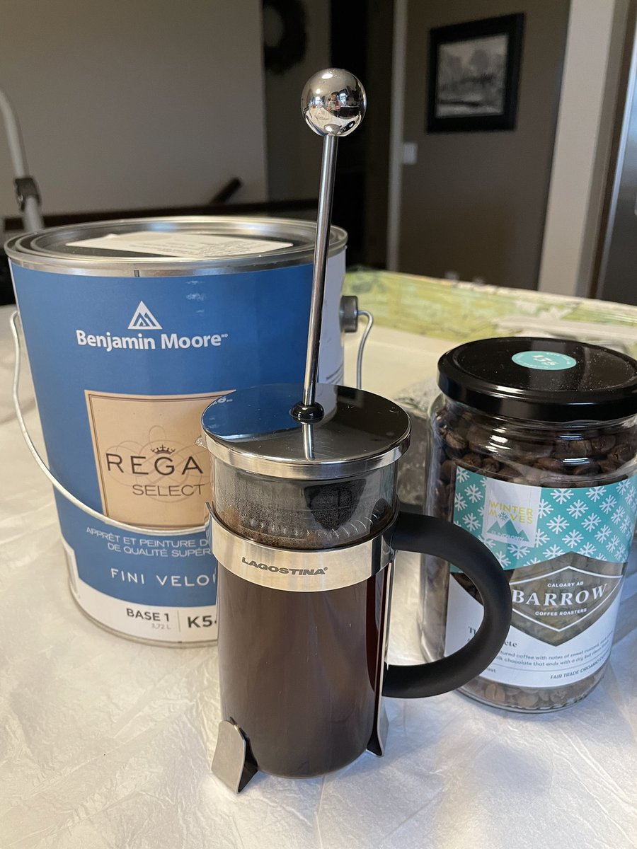 _SharonHiggins's tweet photo. Time for a break from painting @BenjaminMooreCA with #barrowcoffee Yum 🤤 ☕️ #NationalCoffeeDay #backtowork https://t.co/kTe7LnNtH2