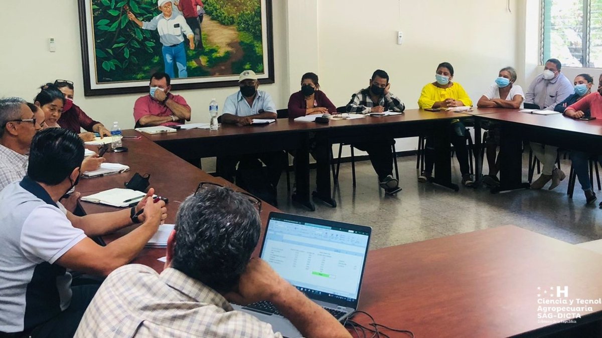Canal8_hn's tweet photo. #C8Noticias 📃Los representantes de las organizaciones campesinas, se reunieron con las autoridades de la @saghonduras, para presentar solicitudes de proyectos.

🔗 𝐕𝐢𝐬𝐢𝐭𝐚 𝐧𝐮𝐞𝐬𝐭𝐫𝐚 𝐰𝐞𝐛: https://t.co/YU4a3D2Cmn

#BTP #SAGDICTA https://t.co/TZFhQ2Dsir