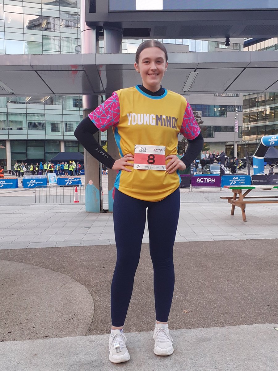 SpanishDave66's tweet photo. My amazing daughter on her 1st 5k tonight, running for #teamYM and raising money for a great cause....31:50 is ace for her run. Obligatory ✌United pic included
#prouddad https://t.co/gjNJ4WGR1I