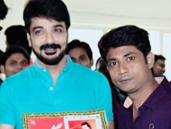Koustav07980291's tweet photo. @prosenjitbumba
#Happy_Birthday_Bumbada🎂🎉🎊💐
দাদা আপনি খুব খুব ভালো থাকবেন,
সুস্থ থাকবেন, আর আমাদের অনেক অনেক সিনেমা উপহার দেবেন এই শুভ কামনা করি 🙏🙏🙏 https://t.co/GHCF3VnIn5