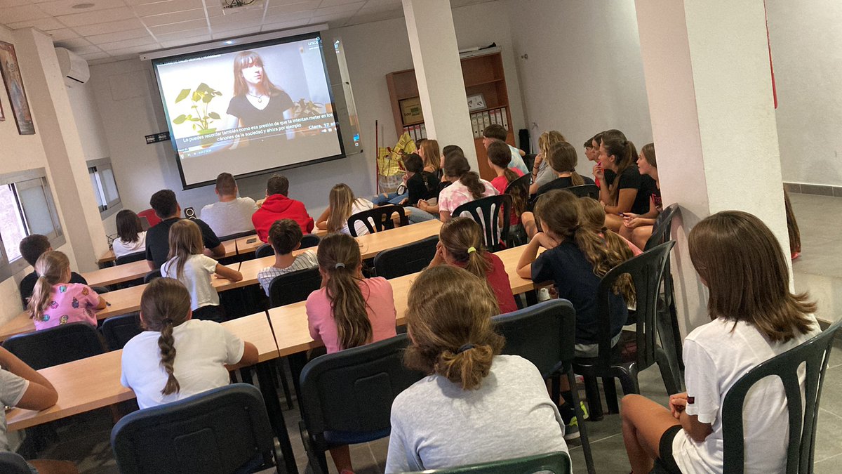 cijcartama's tweet photo. Nuestro futuro, nuestras ideas 💡#CorresponsalesCártama preparan el VII Encuentro Estatal de Consejos de Infancia y Adolescencia @unicef_es @UNICEFAndalucia y la Casa del Terror para Halloween 🎃 @Ayto_Cartama #EstamosDeVuelta 💪🏻 https://t.co/Z0WzwHDgkL