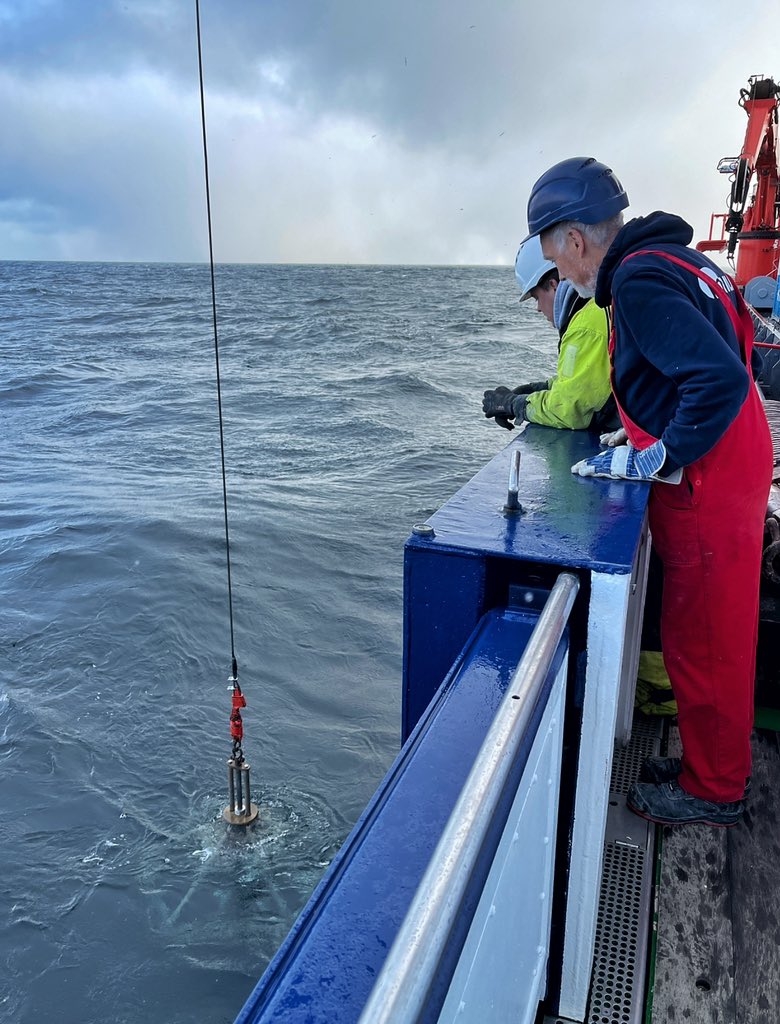 VolkerDiekamp's tweet photo. Awaiting the final (last) MUC on #msm111 - and it succeeded, as you can see. #marinegeology #meeresgeologie https://t.co/xJbQfr8VJq