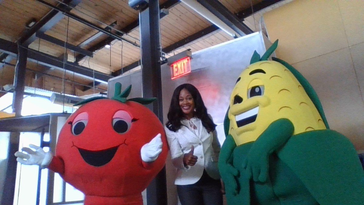 DPSCDNutrition's tweet photo. Carlos the Corn, Tammy the Tomato, and assistant superintendent of Operations, @MachionJackson are going to the Harvest Fest this Saturday, October 1, 2022.  Will they see you there? @Detroitk12 https://t.co/iG3xVsJnZq