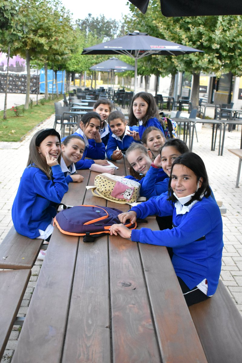 cdmcompostela's tweet photo. Para celebrar o comezo do novo curso, os alumnos de 5º e 6º de Educación Primaria realizaron unha saída ao Monte do Gozo, onde puideron compartir unha merenda  de convivencia, así como moitos momentos divertidos con todos os seus compañeiros. https://t.co/xOg3sBUCzr