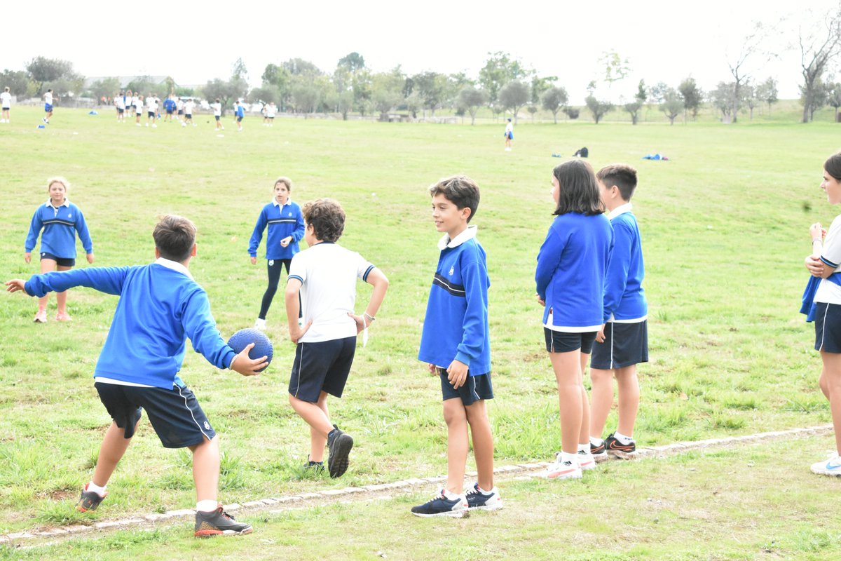 Para celebrar o comezo do novo curso, os alumnos de 5º e 6º de Educación Primaria realizaron unha saída ao Monte do Gozo, onde puideron compartir unha merenda  de convivencia, así como moitos momentos divertidos con todos os seus compañeiros.