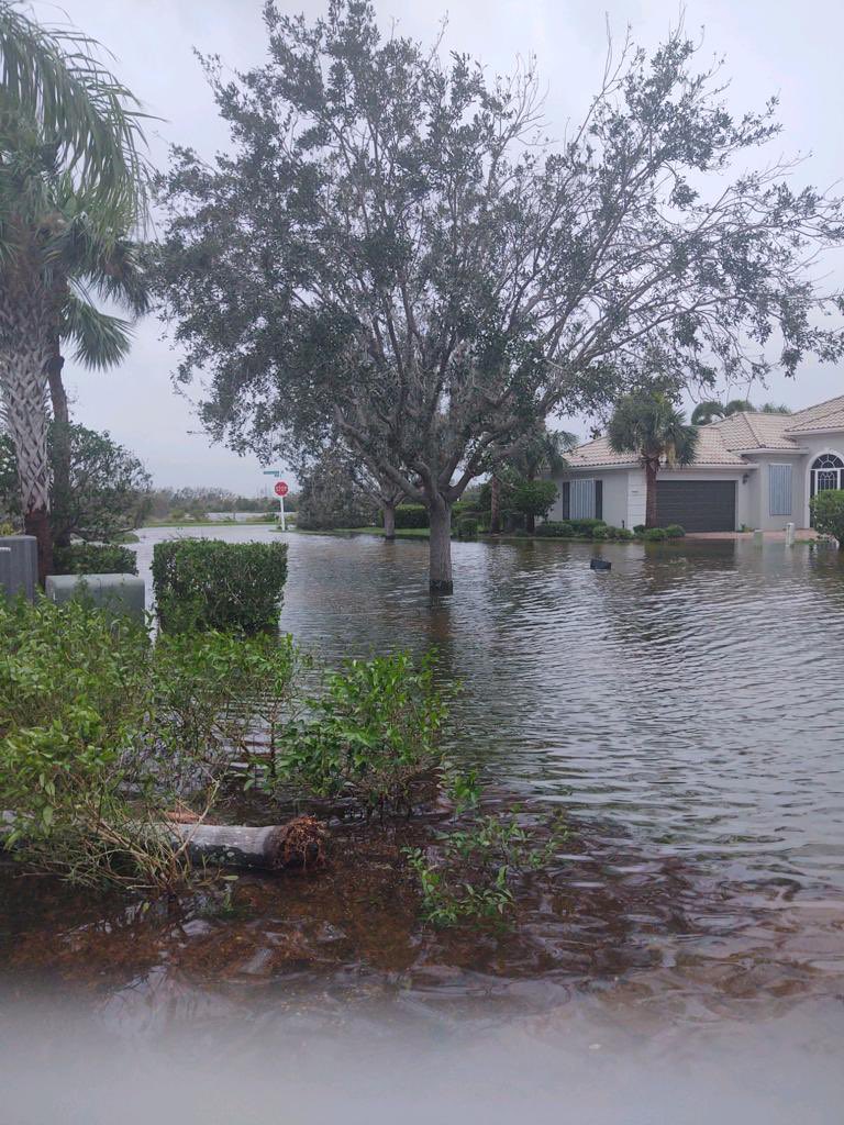 miscjef's tweet photo. Some updates from #islandwalk for those whose loved ones are without cell service.  #venicefl #veniceflorida #ian https://t.co/KeR1R7yLlh
