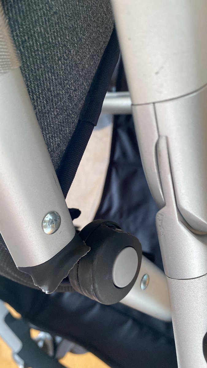 noryapur's tweet photo. Estoy de acuerdo! Me rompieron mi carriola uppa baby vista2, con solo 4 meses de uso. Totalmente rota en un vuelo 2 de septiembre y no han podido responder por los daños causados! Tengo un mes con ustedes y en Ciudad de México no hay reparaciones sólo venta de piezas! #Avianca https://t.co/CNVkQspka9